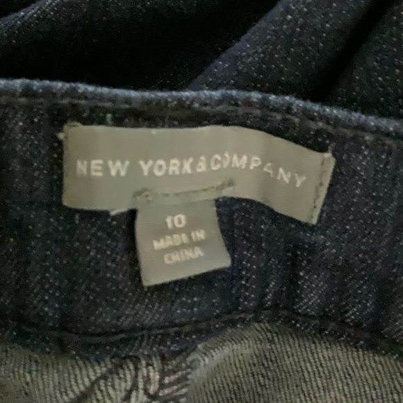 Women’s New York & Co. Dark Stretch Short Shorts - Picture 4 of 4